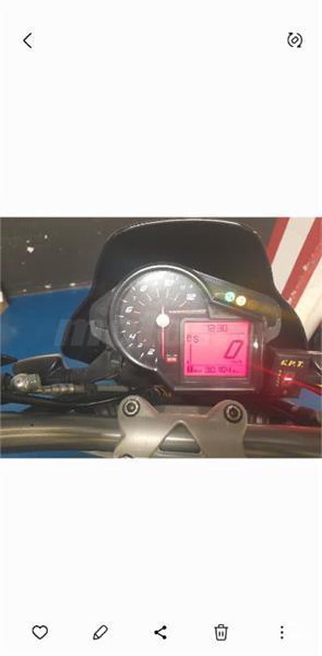 Aprilia SMV 750 Dorsoduro – Vista 4