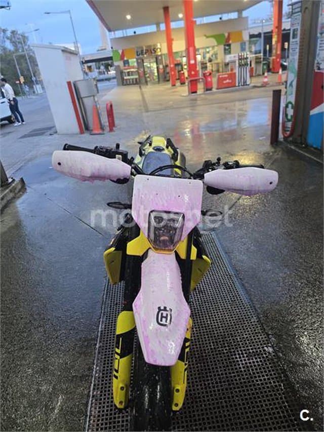 Husqvarna 701 Supermoto – Vista 1