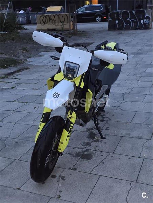 Husqvarna 701 Supermoto – Vista 3