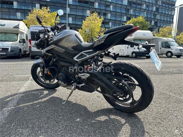 Triumph Street Triple 765 8800 € 2023 Navarra - 3