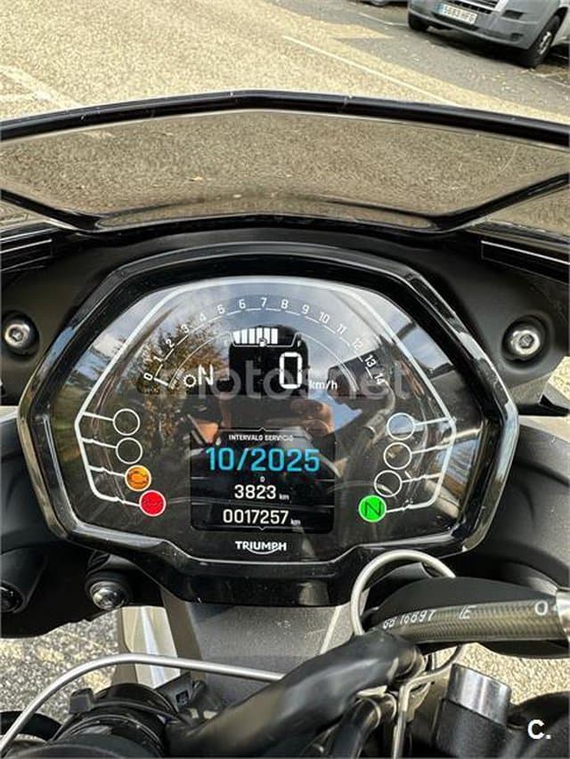 Triumph Street Triple 765 8800 € 2023 Navarra - 6