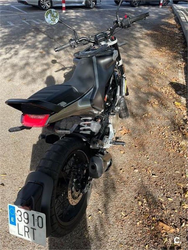 Husqvarna Svartpilen 401 – Vista 7