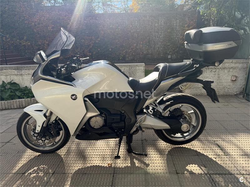 Honda VFR 1200 F DCT – Vista 1
