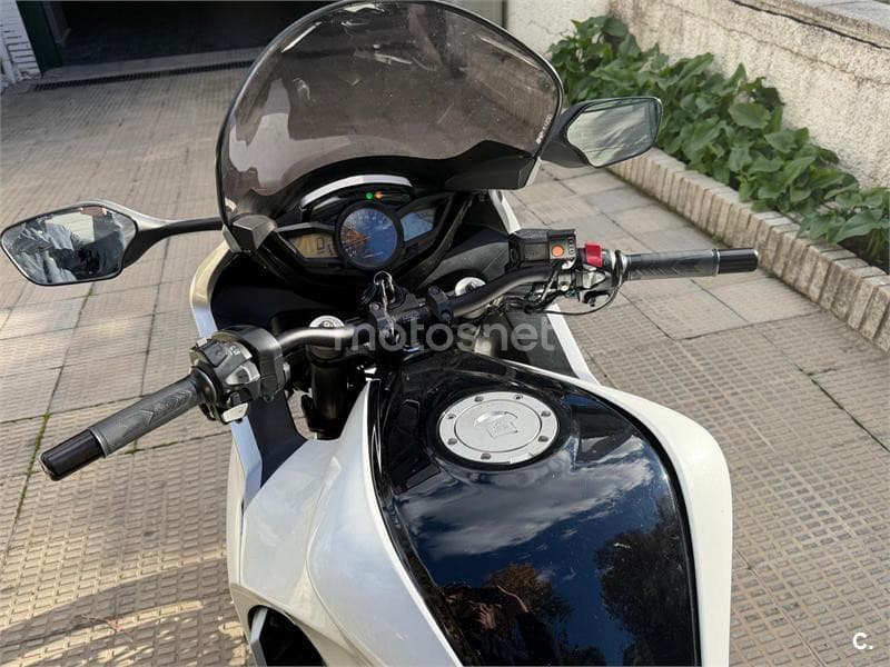 Honda VFR 1200 F DCT – Vista 6