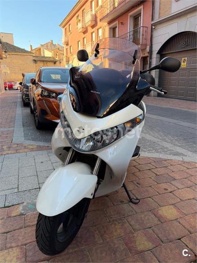 Suzuki BURGMAN 125 Executive – Vista 2