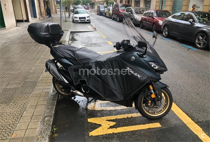Yamaha TMAX – Vista 1