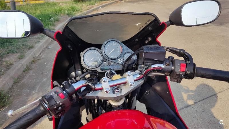 Yamaha FZS 600 Fazer – Vista 9