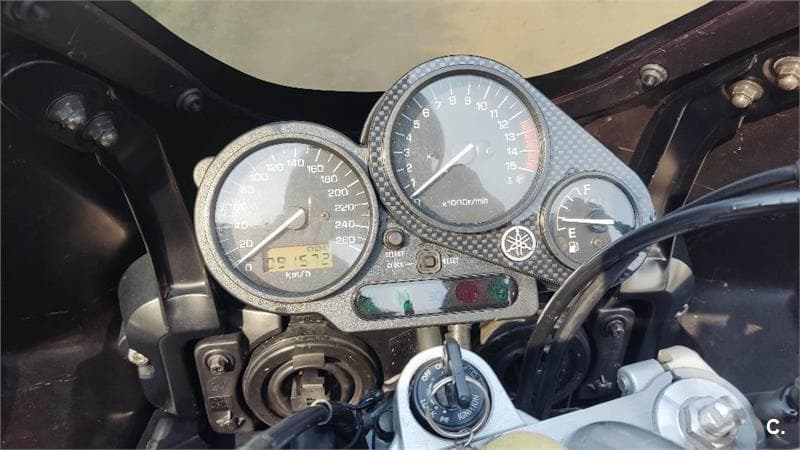 Yamaha FZS 600 Fazer – Vista 10