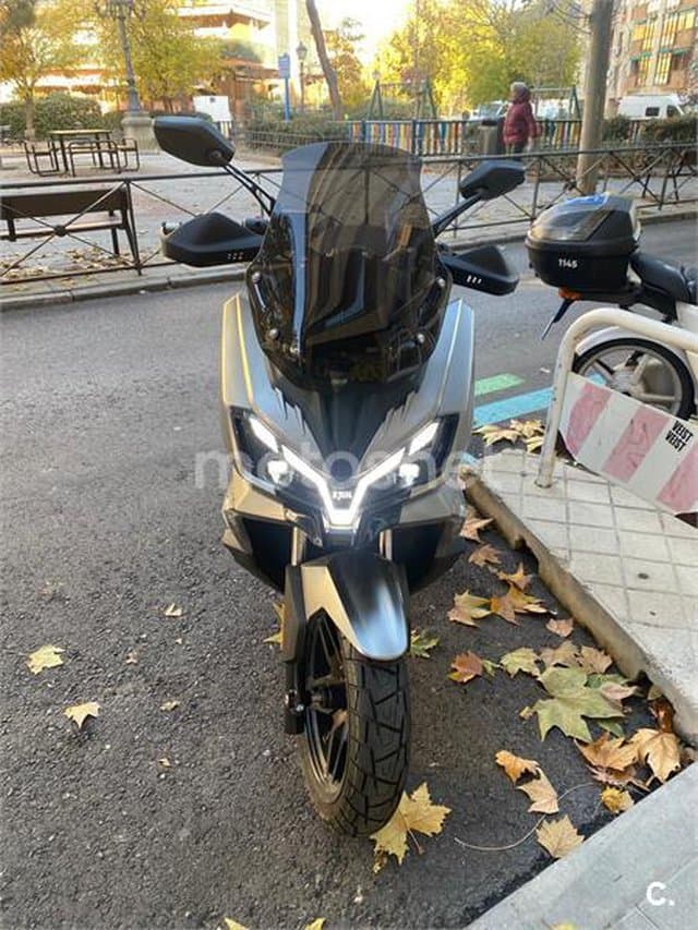 SYM ADX 300 – Vista 2