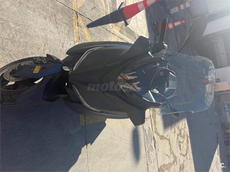 Yamaha XMAX 300 – Vista 3