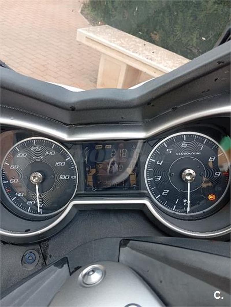 Yamaha XMAX 400 – Vista 7