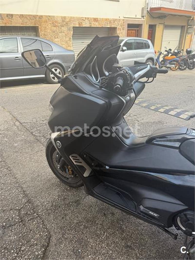 Yamaha TMAX – Vista 4