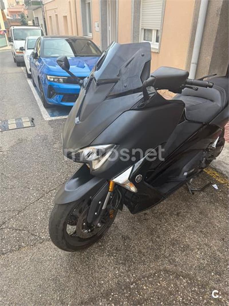 Yamaha TMAX – Vista 6
