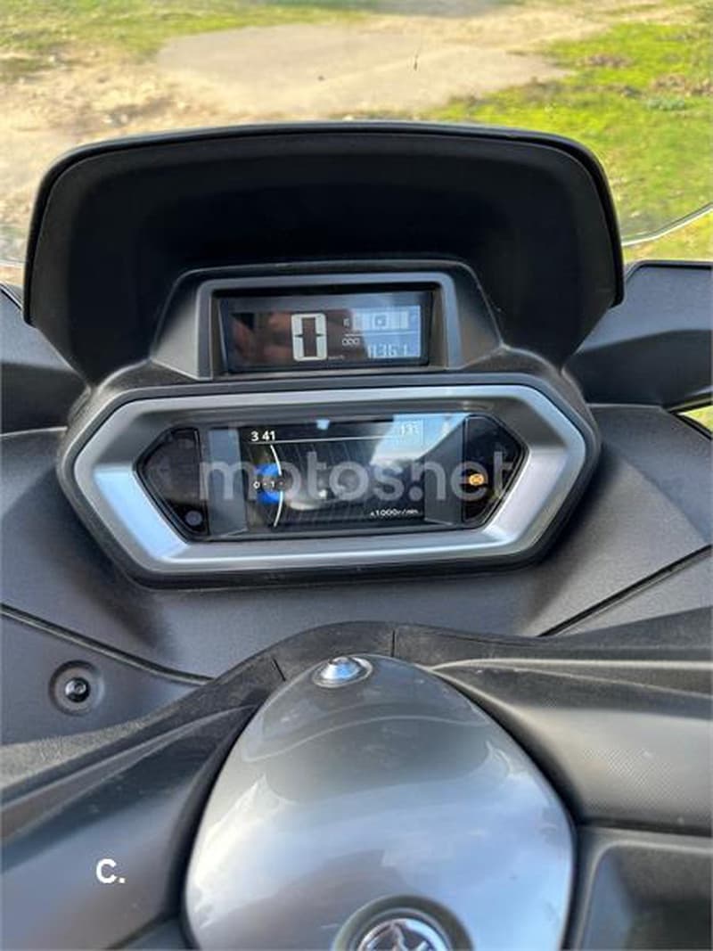 Yamaha XMAX 300 – Vista 4