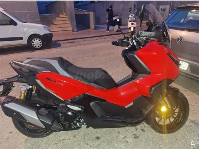 Honda ADV 350 – Vista 1