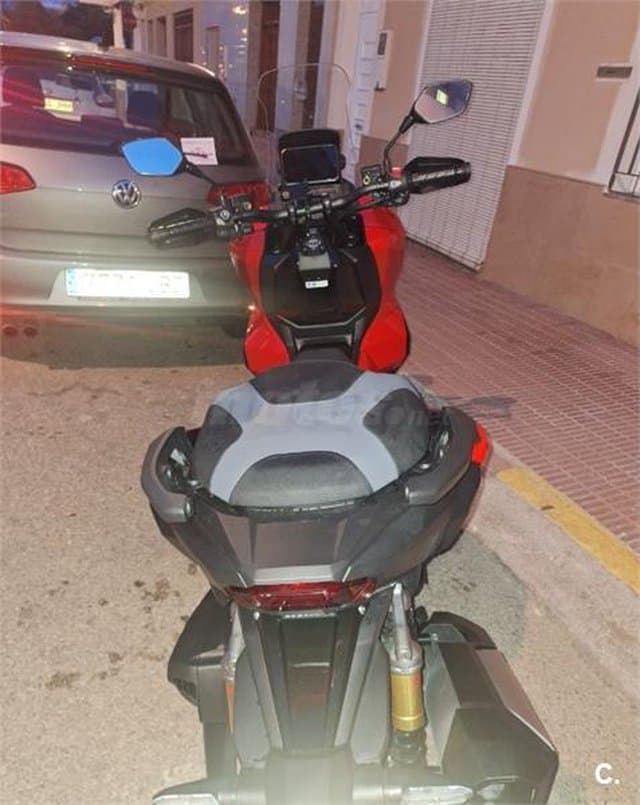 Honda ADV 350 – Vista 3