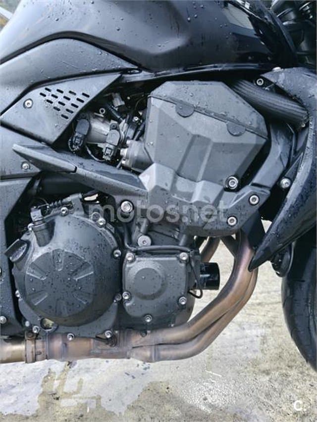 Kawasaki Z 750 – Vista 12