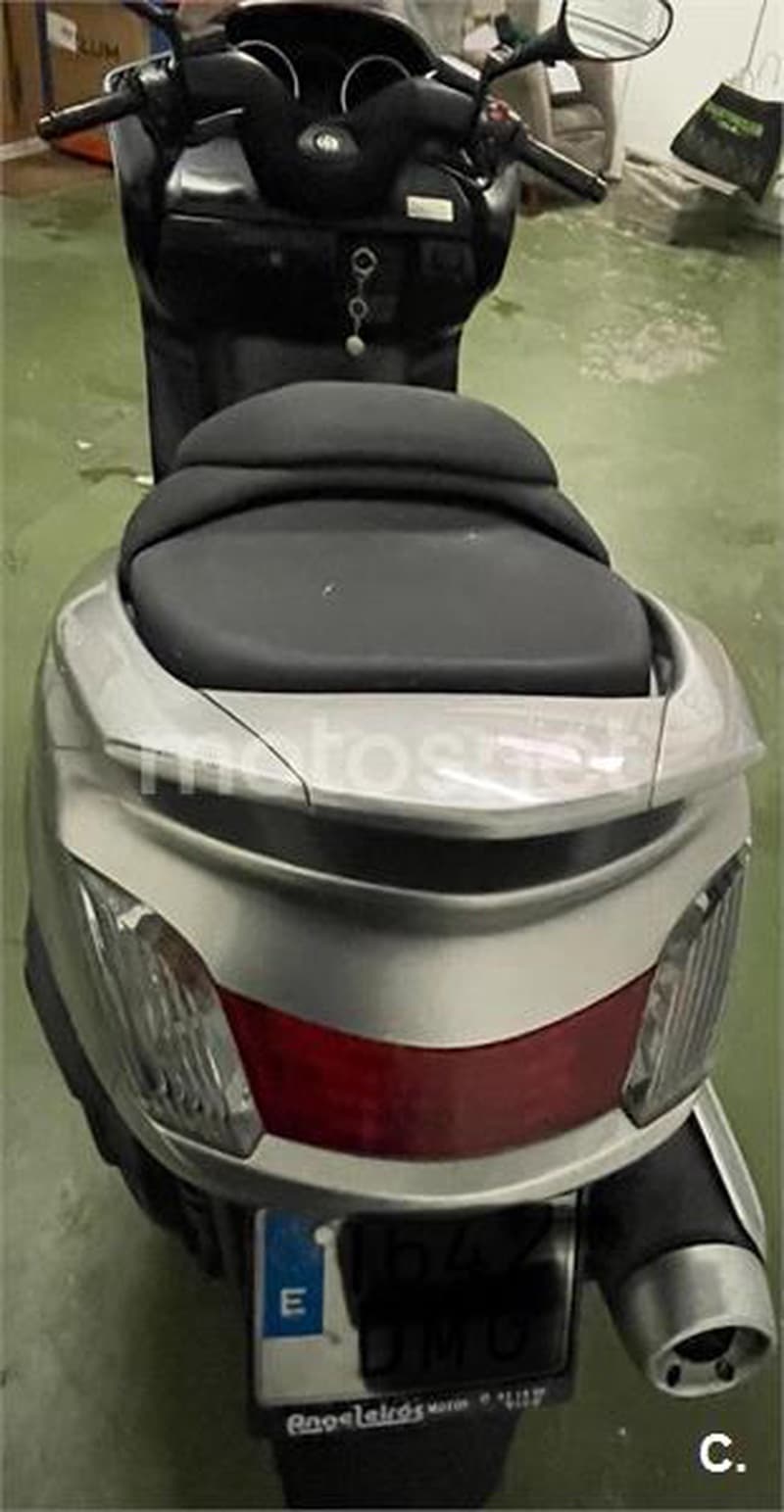 Yamaha YP Majesty 400 – Vista 8