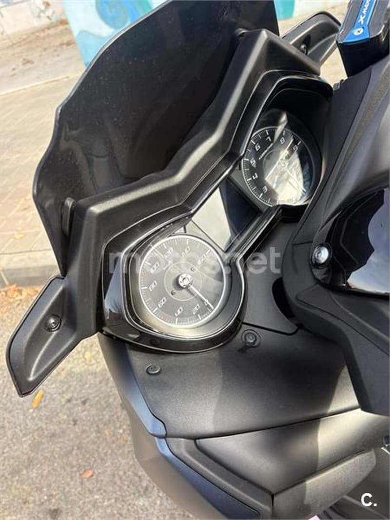 Yamaha XMAX 300 – Vista 16