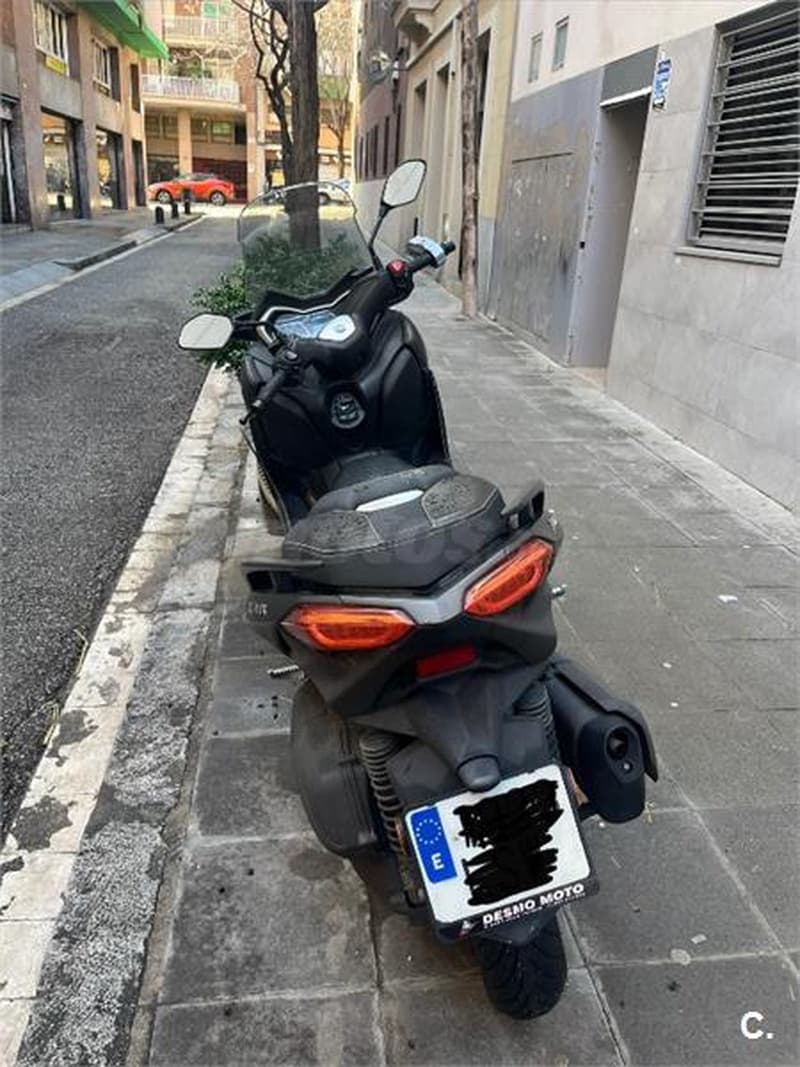 Yamaha XMAX 300 – Vista 4