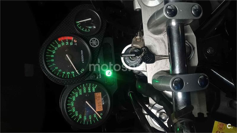 Yamaha FZS 600 Fazer – Vista 8