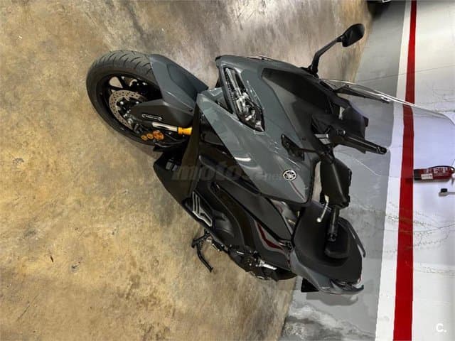 Yamaha TMAX – Vista 1