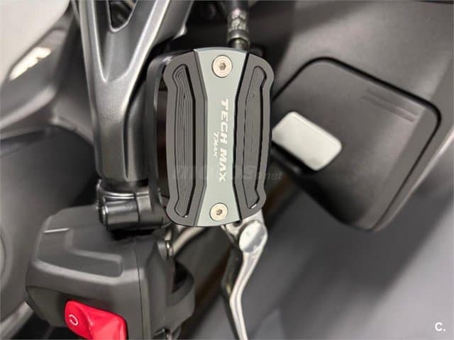 Yamaha TMAX – Vista 6