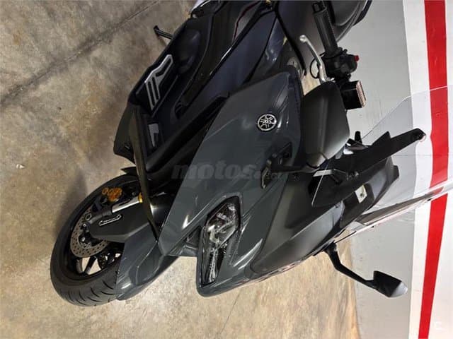 Yamaha TMAX – Vista 10
