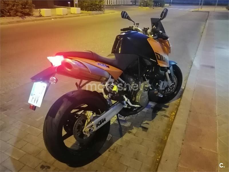 KTM 990 SUPER DUKE – Vista 3