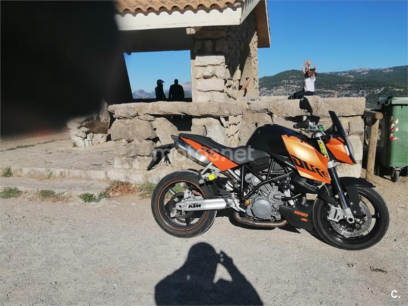KTM 990 SUPER DUKE – Vista 6