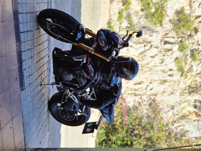 Triumph Speed Triple 10.800 € 2022 Valencia - 2