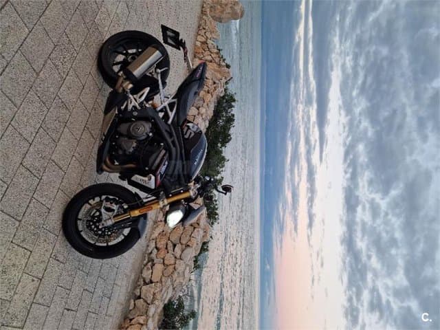 Triumph Speed Triple 10.800 € 2022 Valencia - 4