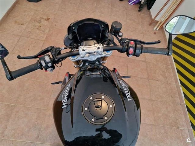 Triumph Speed Triple 10.800 € 2022 Valencia - 9