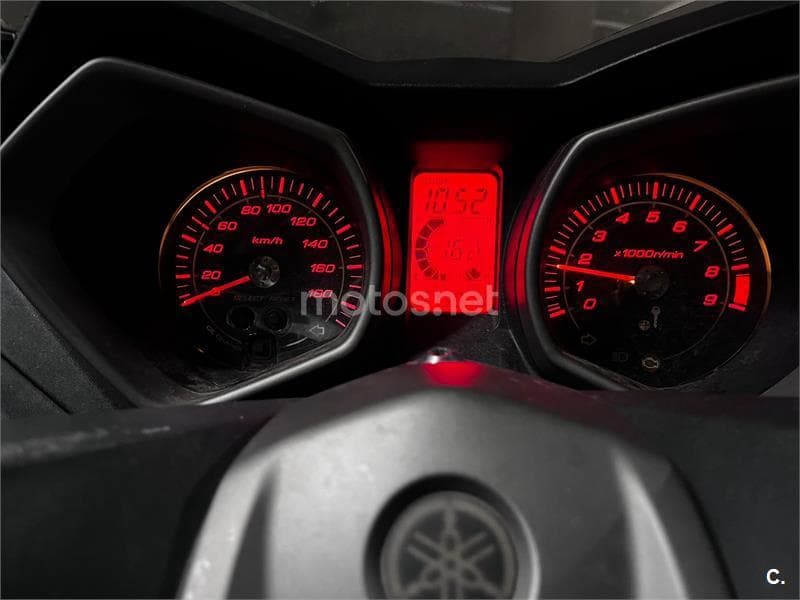 Yamaha XMAX 400 – Vista 7