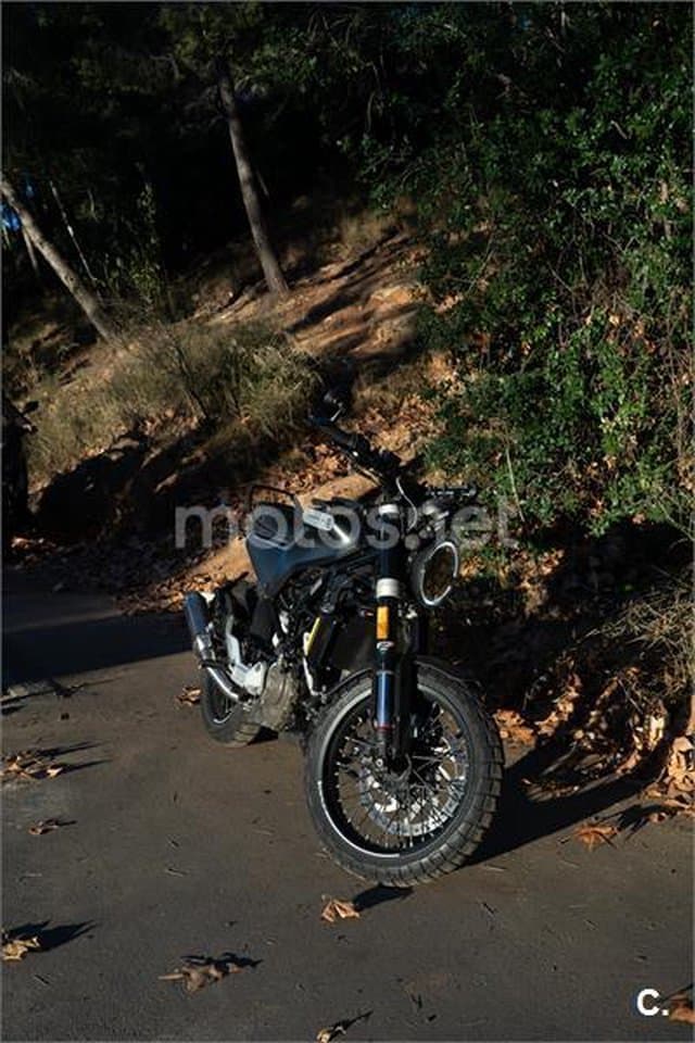 Husqvarna Svartpilen 125 – Vista 2