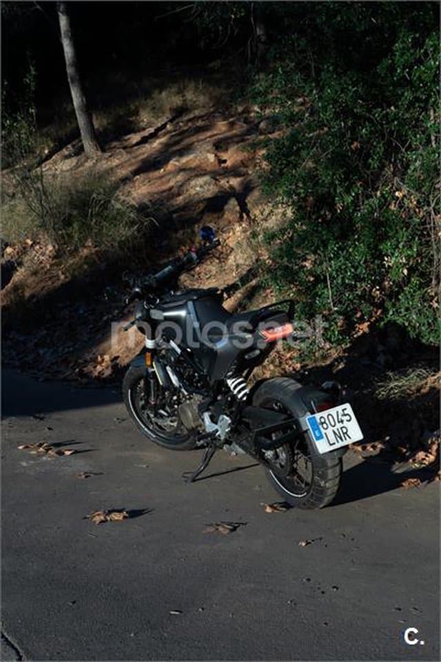 Husqvarna Svartpilen 125 – Vista 4