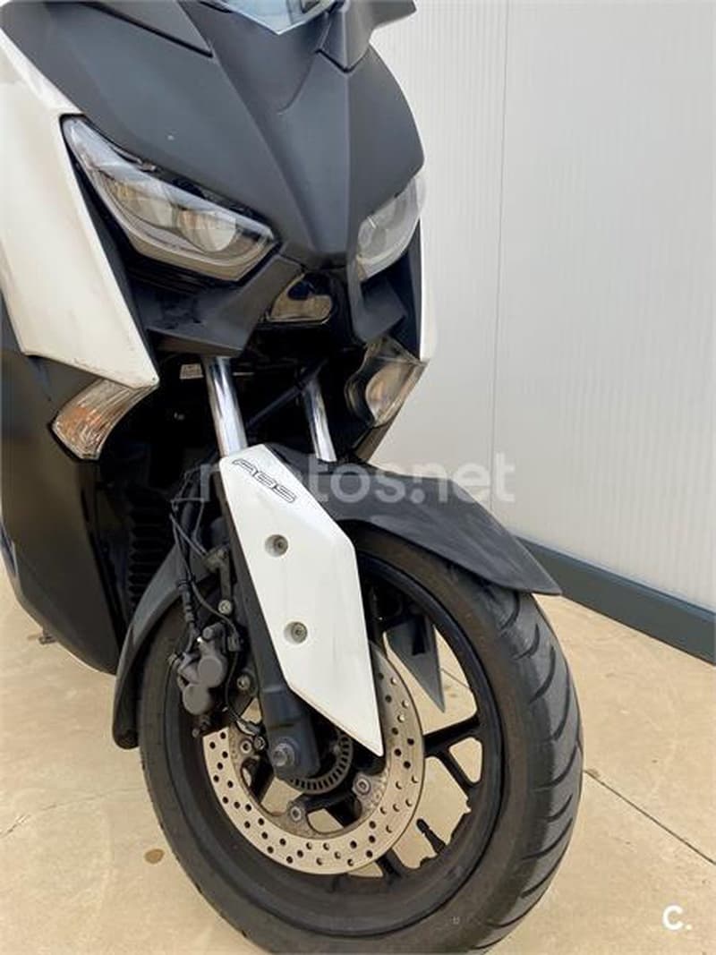 Yamaha XMAX 300 – Vista 11