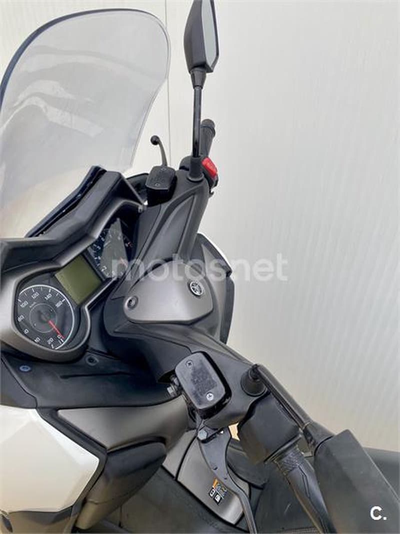 Yamaha XMAX 300 – Vista 6