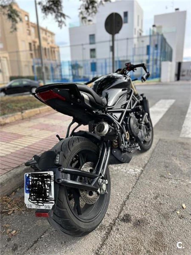 Benelli 752 S – Vista 5