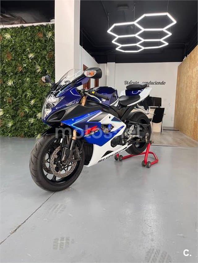 Suzuki GSX R1000 – Vista 1
