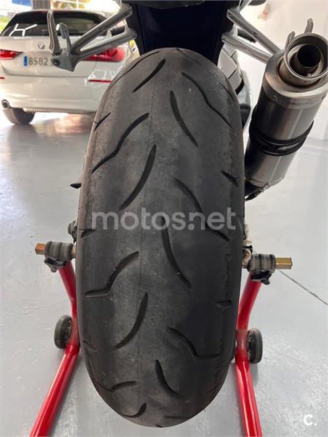 Suzuki GSX R1000 – Vista 13