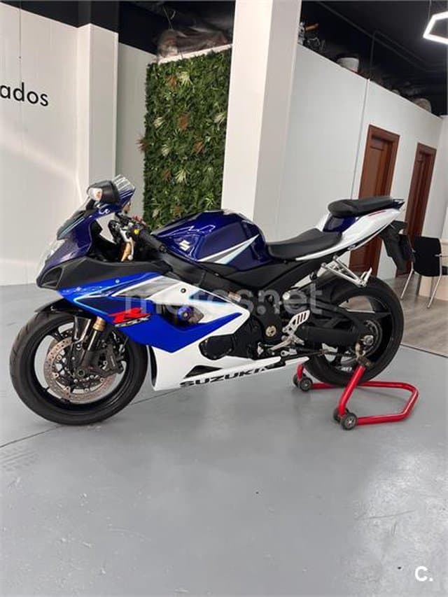 Suzuki GSX R1000 – Vista 15