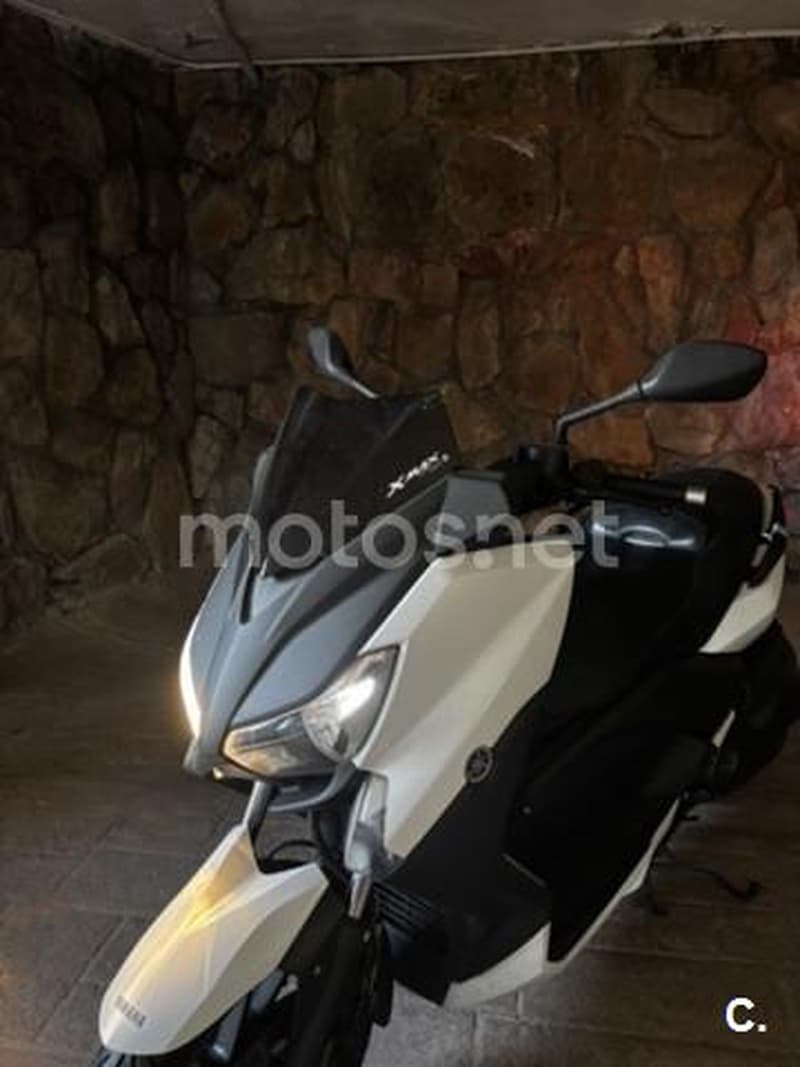 Yamaha XMAX 400 – Vista 7