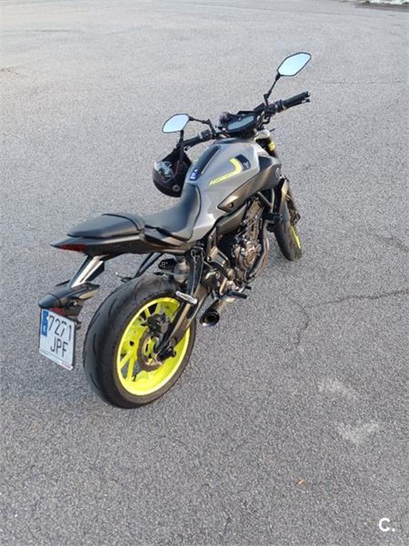 Yamaha MT-07 – Vista 7