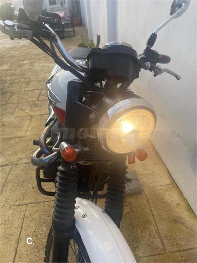 Triumph SCRAMBLER EFI 4700 € 2008 Valencia - 4