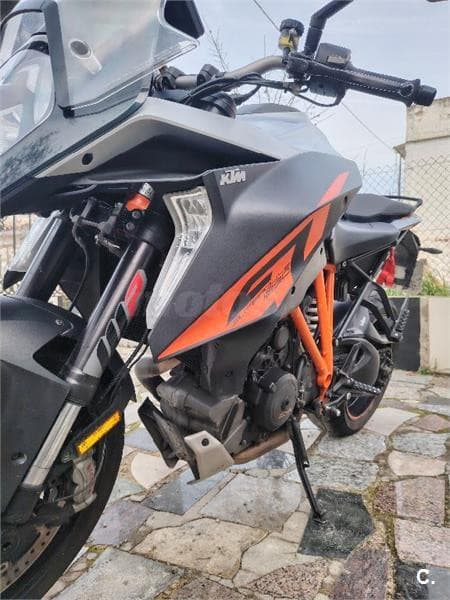 KTM 1290 Super Duke GT – Vista 13