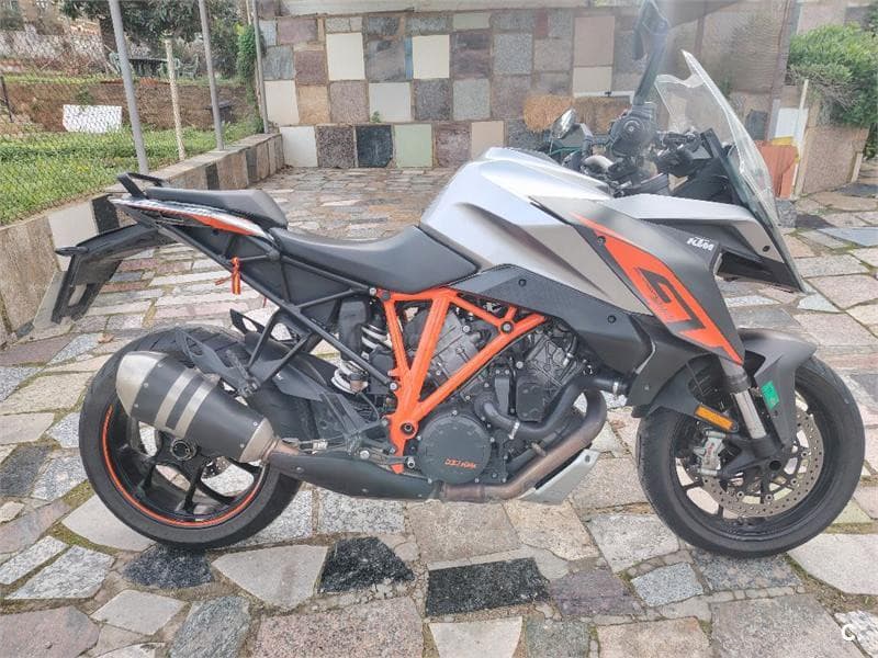 KTM 1290 Super Duke GT – Vista 4