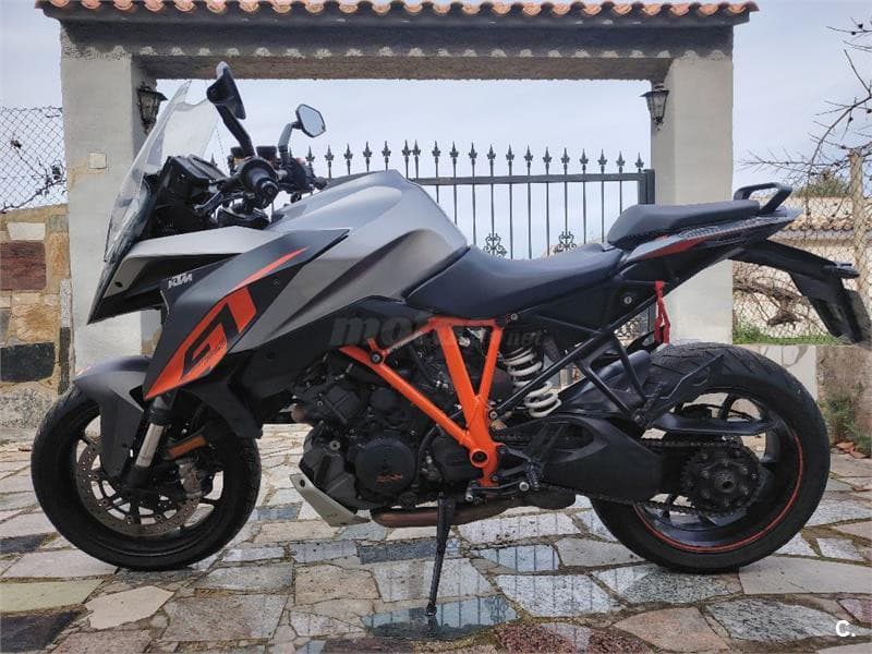 KTM 1290 Super Duke GT – Vista 6