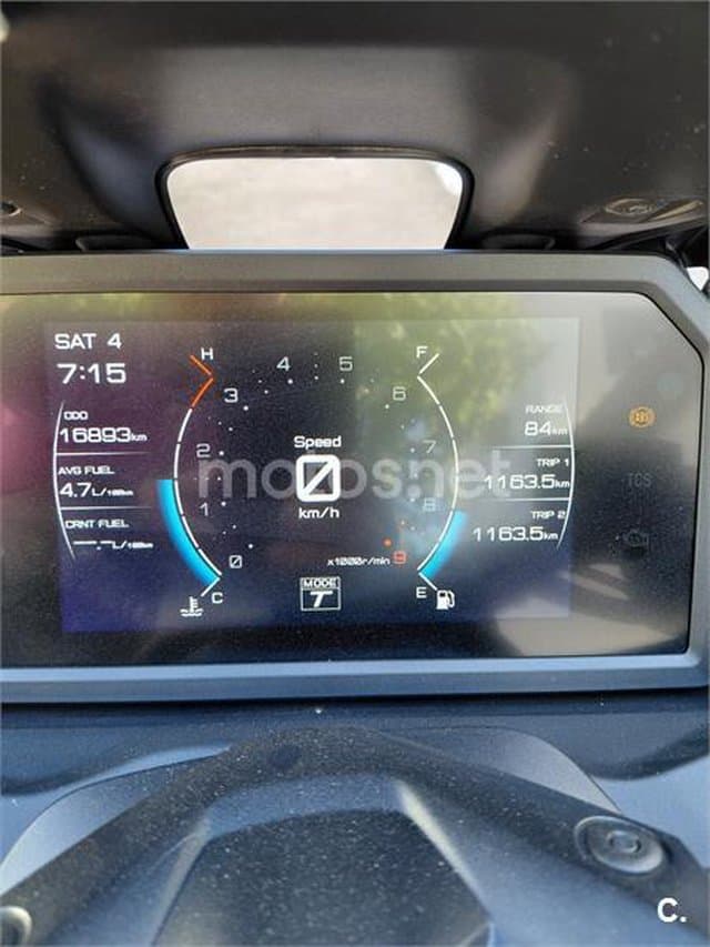 Yamaha TMAX – Vista 6