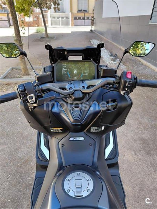 Yamaha TMAX – Vista 7